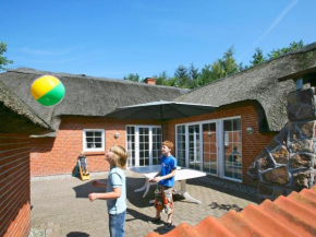 Lovely Holiday Home in V ggerl se with Swimming Pool in Bogø By